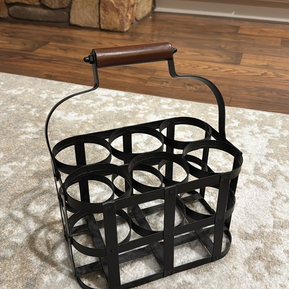 Wine bottle carrier